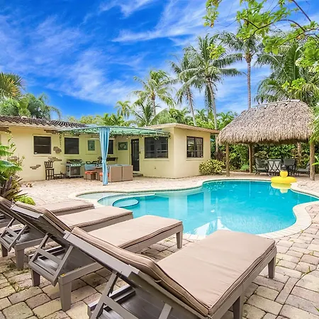 Chic Getaway With Heated Pool & Short Walk To Beach